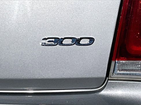 Used 2019 Chrysler 300 Touring w/ Chrome Appearance Package image 23