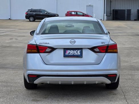 Used 2024 Nissan Altima 2.5 SV image 6