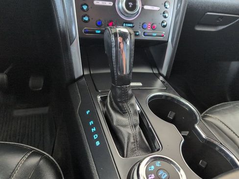 Used 2018 Ford Explorer Platinum image 25