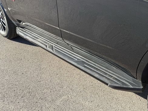 Used 2023 GMC Yukon AT4 image 41