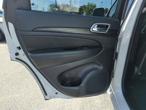 Used 2020 Jeep Grand Cherokee Altitude image 28