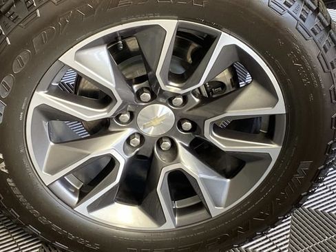 Used 2024 Chevrolet Silverado 1500 LT AWD/4WD image 27