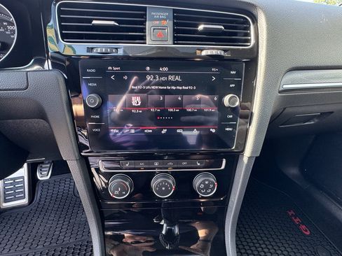 Used 2021 Volkswagen GTI SE image 21