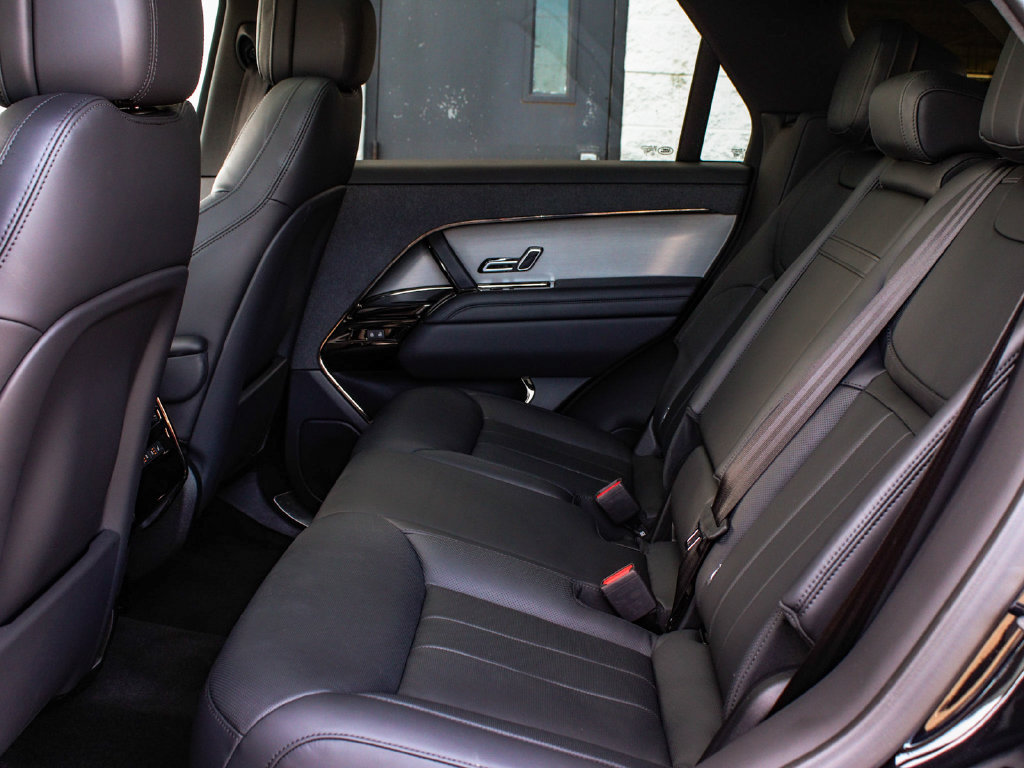 Used 2023 Land Rover Range Rover Sport SE AWD/4WD image 36