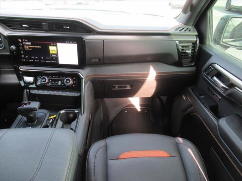 Used 2024 GMC Sierra 1500 AT4 w/ Technology Package image 16