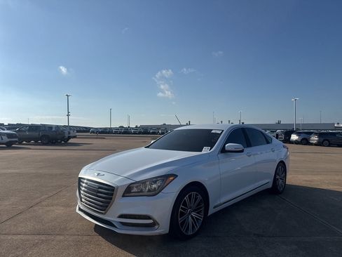 Used 2019 Genesis G80 3.8 RWD image 8