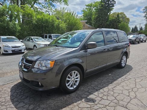 Used 2018 Dodge Grand Caravan SXT FWD image 2
