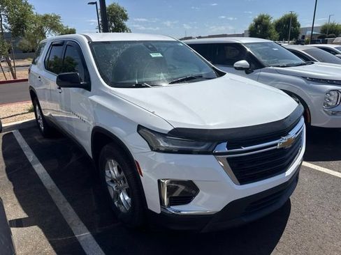 Used 2022 Chevrolet Traverse LS FWD image 1