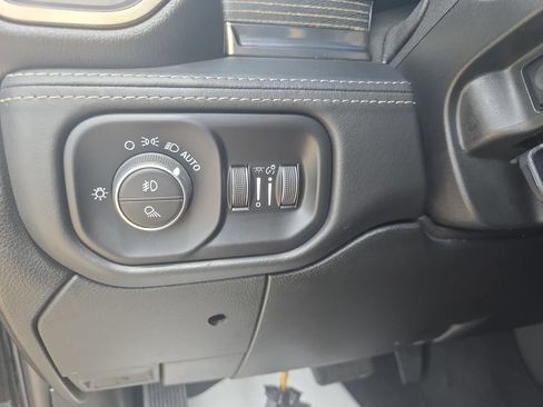 Used 2020 RAM 2500 Limited w/ Black Appearance Package AWD/4WD image 26