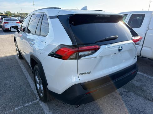 Used 2021 Toyota RAV4 XLE Premium AWD/4WD image 4