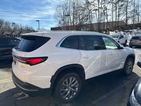 Used 2025 Buick Enclave Preferred image 4