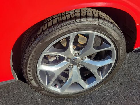 Used 2015 Dodge Challenger SXT Plus image 5