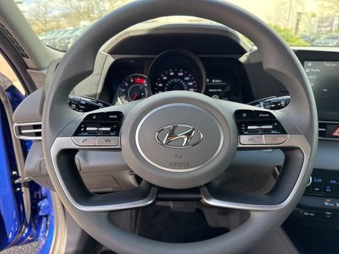Used 2023 Hyundai Elantra SEL w/ Cargo Package image 13