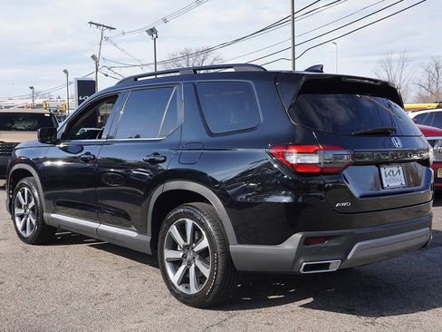 Used 2025 Honda Pilot Touring image 11