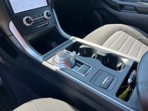 Used 2024 Ford Edge SE w/ Black Appearance Package image 17