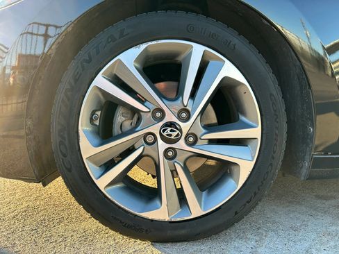 Used 2018 Hyundai Elantra Limited image 23