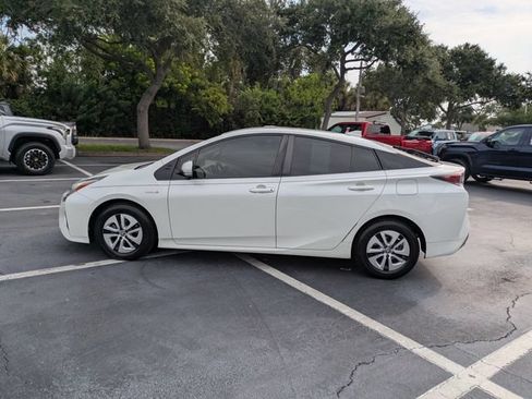 Used 2017 Toyota Prius Three FWD image 7