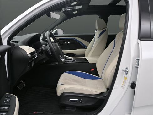 Used 2025 Acura ADX A-Spec image 8