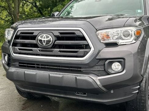Used 2019 Toyota Tacoma SR5 AWD/4WD image 8