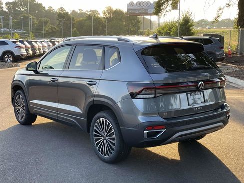 New 2026 Volkswagen Taos SE FWD image 5