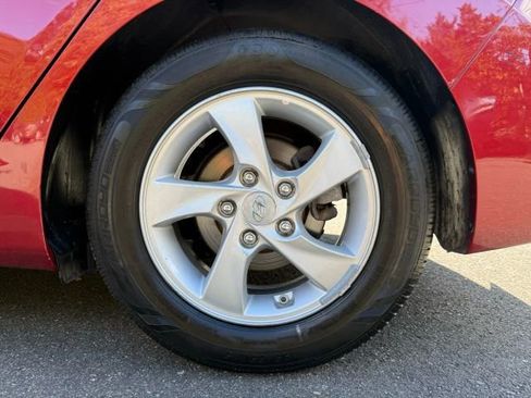 Used 2015 Hyundai Elantra SE image 31