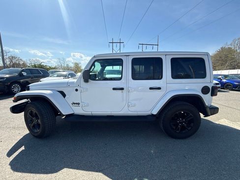 Used 2022 Jeep Wrangler Unlimited Sahara AWD/4WD image 5