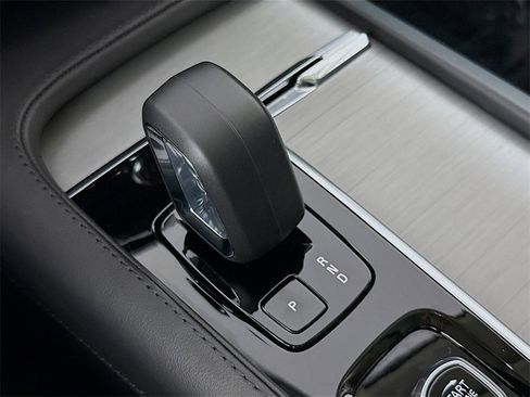 Certified 2025 Volvo XC90 B5 Core image 17