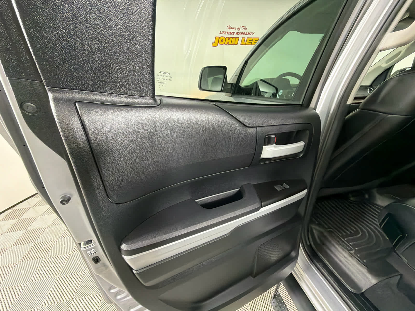 Used 2017 Toyota Tundra Limited w/ Limited Premium Package AWD/4WD image 22