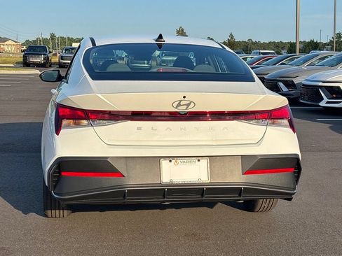 New 2026 Hyundai Elantra SE FWD image 26