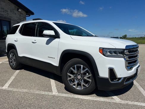 Used 2022 GMC Acadia SLT w/ Technology Package AWD/4WD image 3