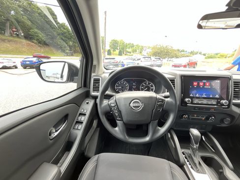 Used 2024 Nissan Frontier SV RWD image 18