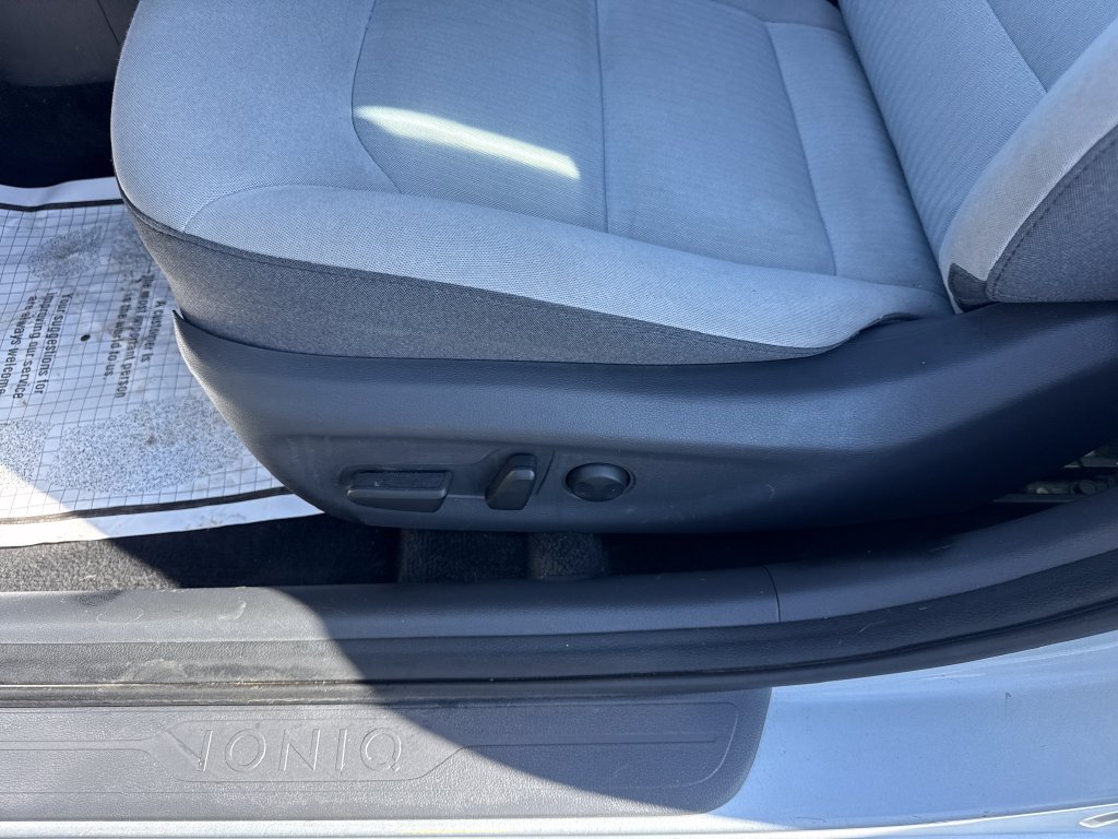 Used 2022 Hyundai Ioniq SEL FWD image 28