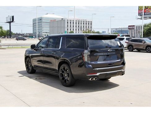 Used 2025 Chevrolet Suburban High Country AWD/4WD image 5