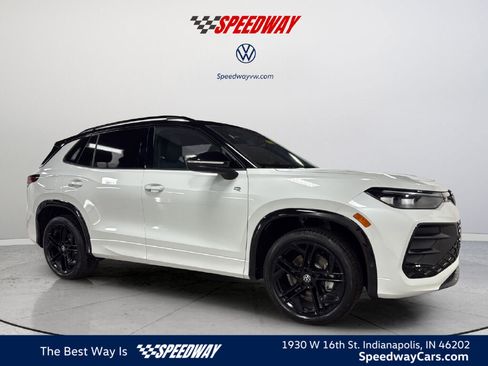 New 2026 Volkswagen Tiguan SE R-Line AWD/4WD image 1