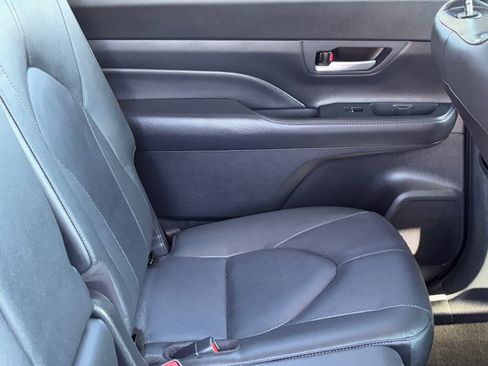 Certified 2024 Toyota Grand Highlander Limited image 11