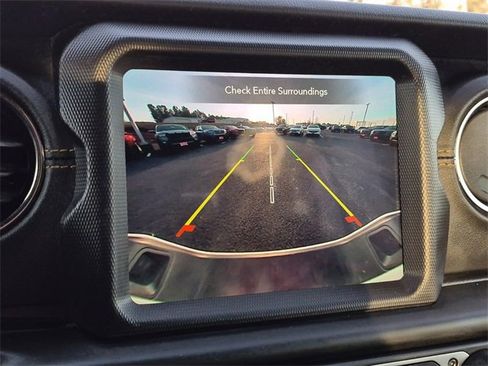 Used 2023 Jeep Gladiator Overland image 32