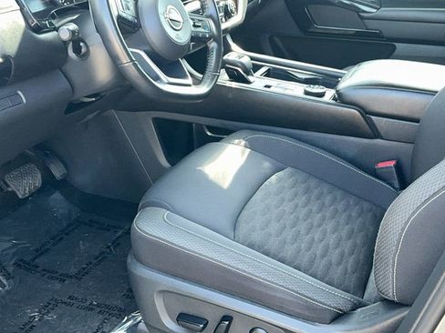 Used 2024 Nissan Pathfinder SV image 11