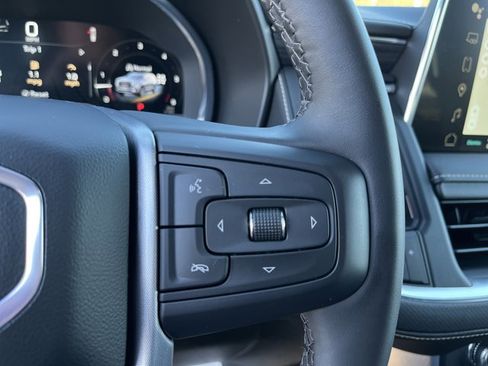 Used 2024 GMC Yukon SLT w/ SLT Luxury Package image 29