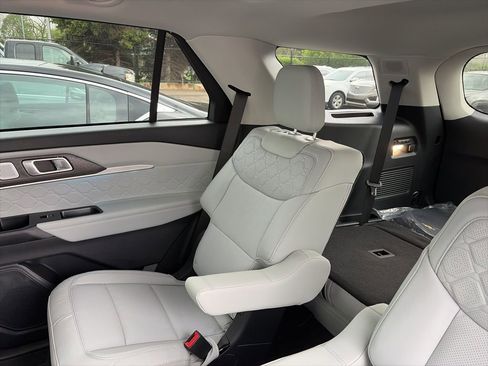 Used 2026 Ford Explorer Platinum image 10