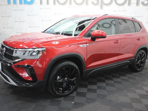 Used 2022 Volkswagen Taos SE AWD/4WD image 2
