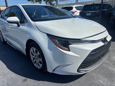 Used 2021 Toyota Corolla LE w/ Carpet Mat Package (TMS) FWD image 3