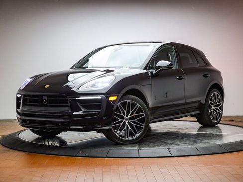 Used 2025 Porsche Macan image 1