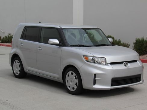 Used 2012 Scion xB image 3