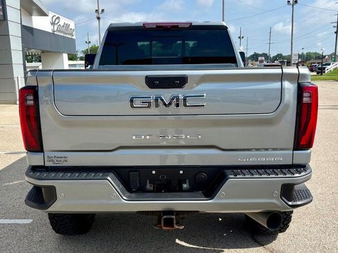 Used 2024 GMC Sierra 2500 Denali Ultimate AWD/4WD image 4