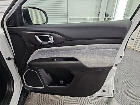 Used 2022 Jeep Compass Latitude image 40