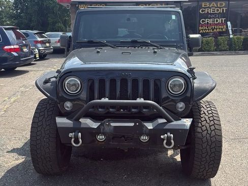 Used 2016 Jeep Wrangler Unlimited Sahara image 2