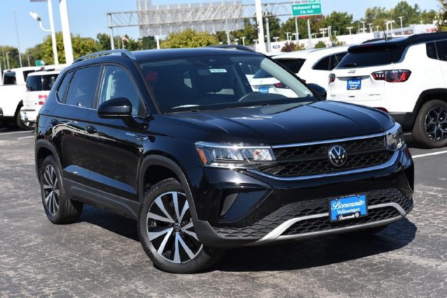 Certified 2023 Volkswagen Taos SE w/ Panoramic Sunroof Package AWD/4WD image 2