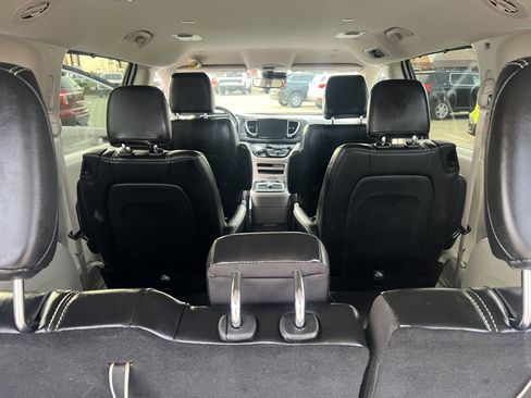 Used 2024 Chrysler Pacifica Touring-L image 24