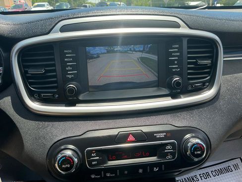 Used 2019 Kia Sorento AWD V6 image 20