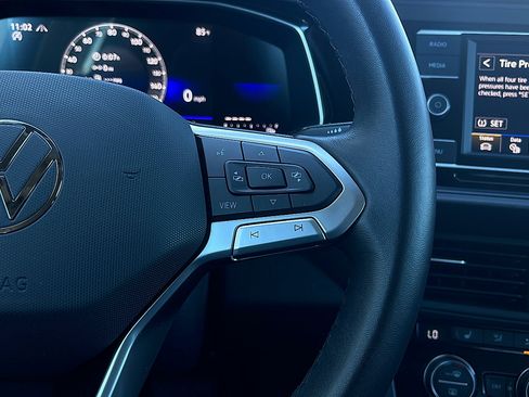 Used 2024 Volkswagen Jetta SE FWD image 12